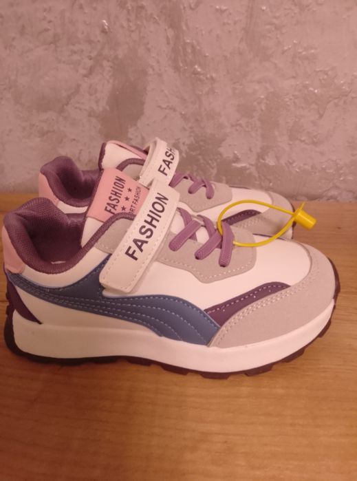 Кроссовки на девочку размер 30