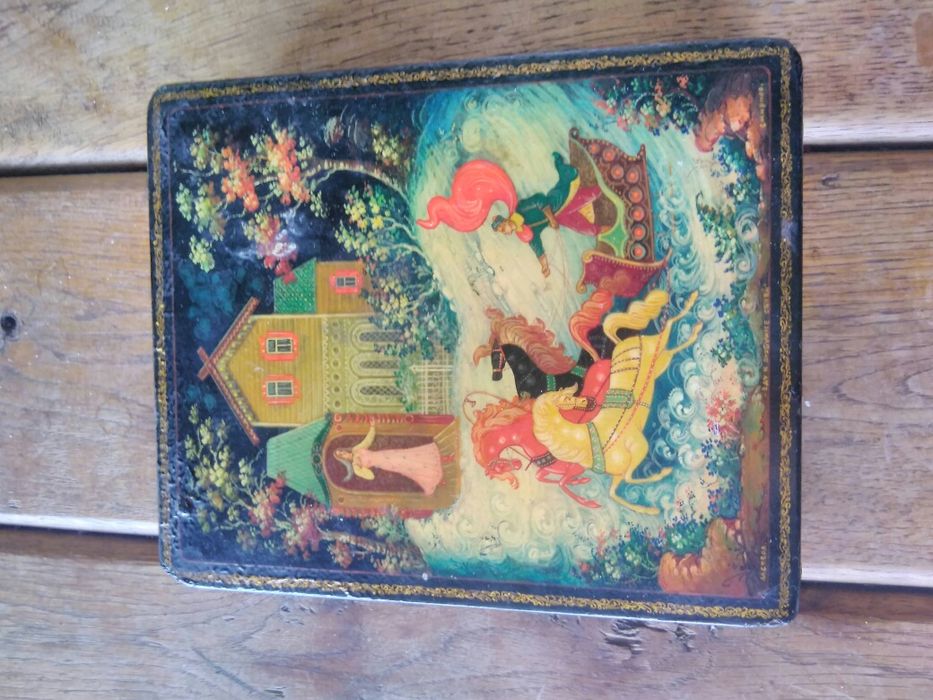 Продавам Руска лакова емайлирана дървена  кутия Голяма