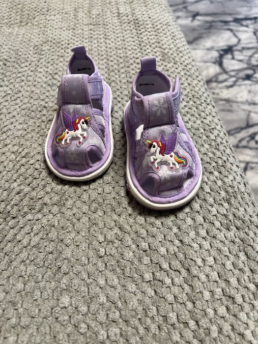 Продам сандалики