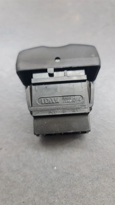 Buton blocare deblocare usi Dacia Logan 2005 1.4 MT (75 hp)