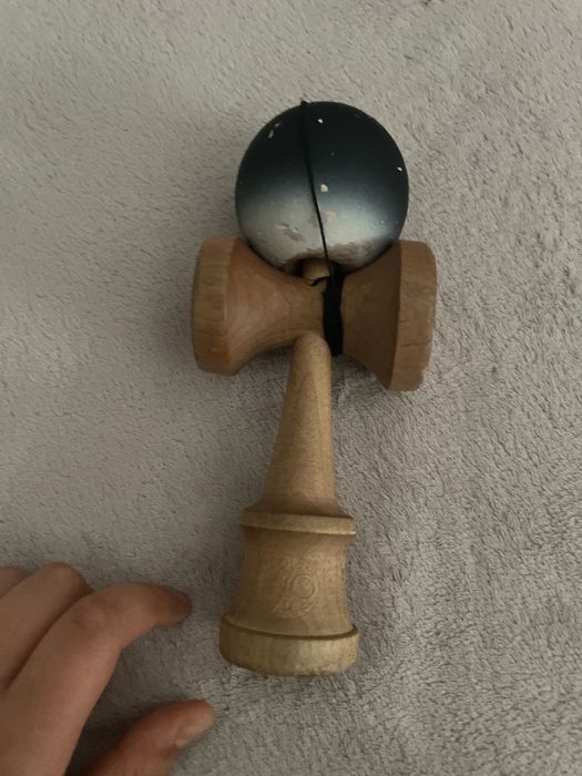 Vând o Kendama cu grip
