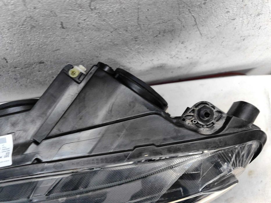 Оригинален фар Шкода  Skoda Superb