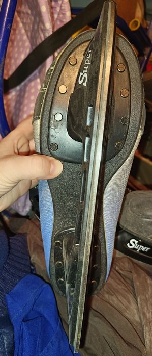 Продам хоккейные коньки