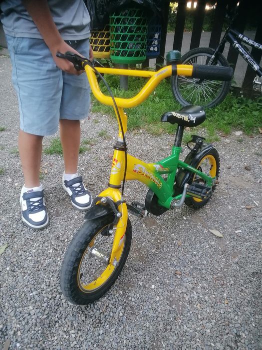 Bicicleta copii  cu roți ajutatoare 3-5 ani Pret fix 200 lei