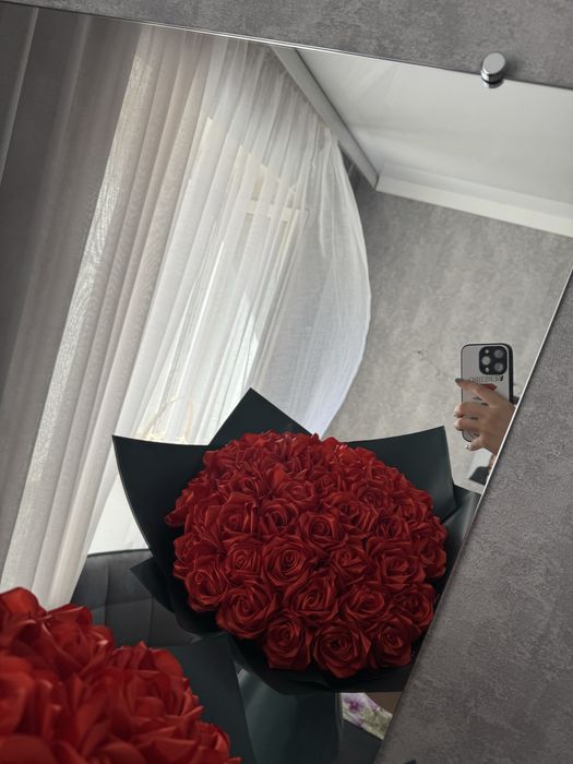 Розы из атласных лент