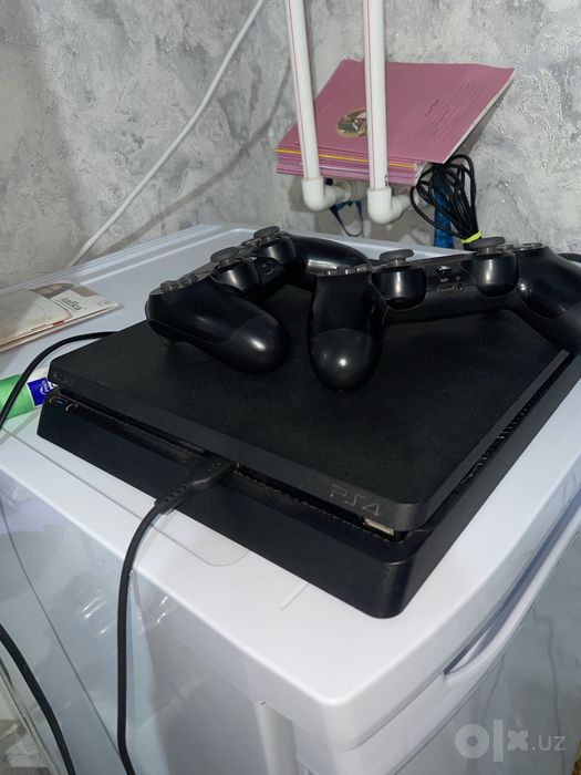 Playstation 4 srochna sotiladi