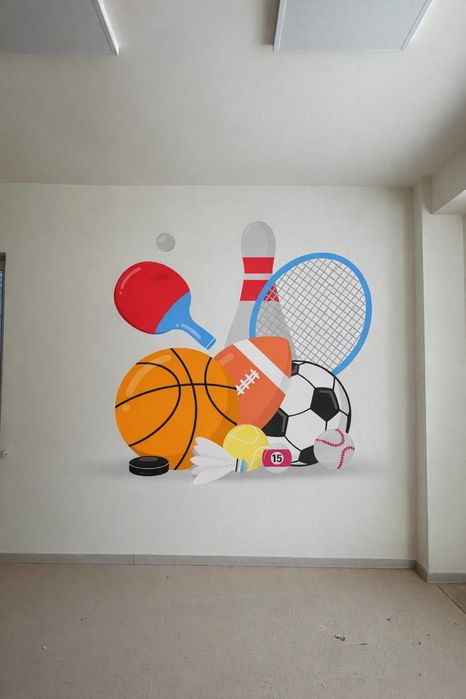 Рисунки на стенах и барельеф