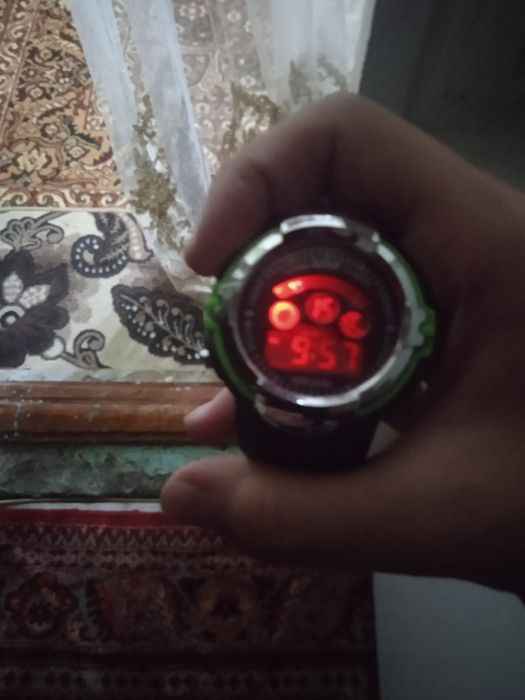 Soat budilnikli,suvga chidamli va svetli