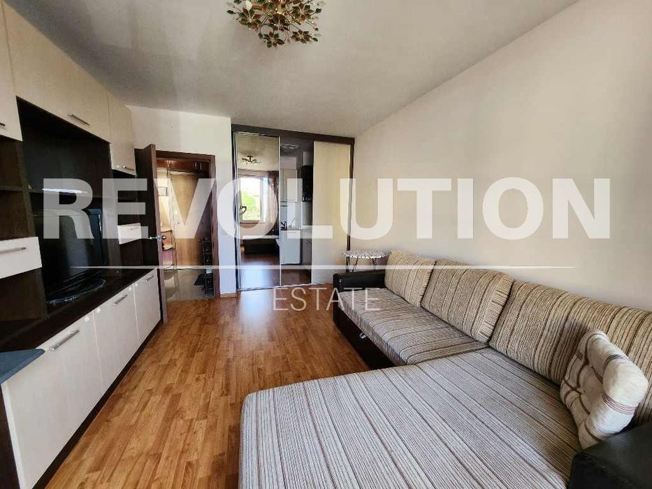 Дава се под наем Двустаен апартамент в к.к. Св.Св. Константин и Елена - 70 кв.м за 518.67 € - Снимка #1