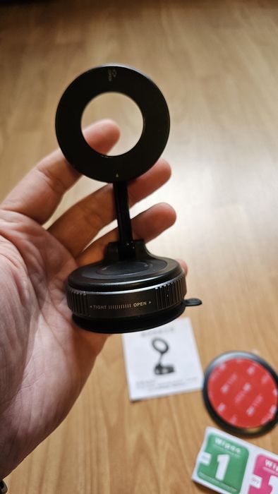 Suport telefon compatibil cu mai multe suprafețe