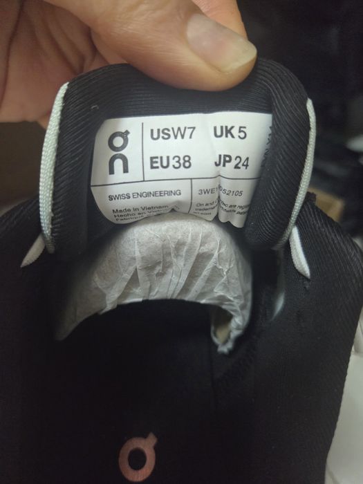 Продам кроссовки