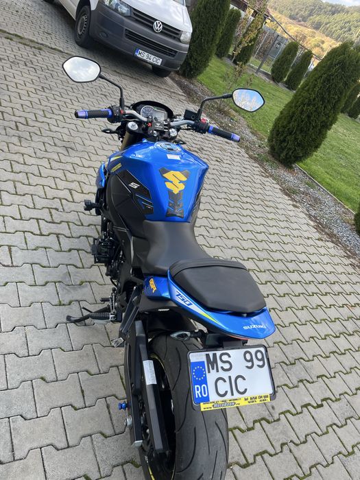 Suzuki gsr 750 ! An 2016 . 18728 km