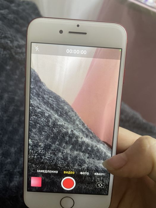 Айфон 7, в крассном цвете