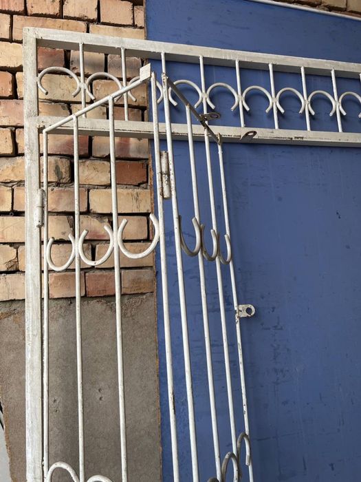 Решетка дверная для магазина бу