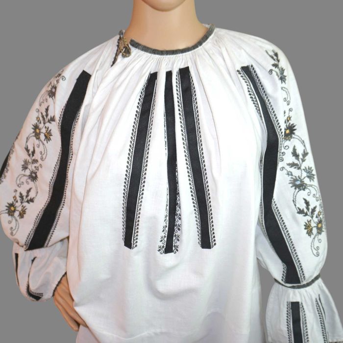 Ie traditionala veche lucrata manual din zona Gorjului M