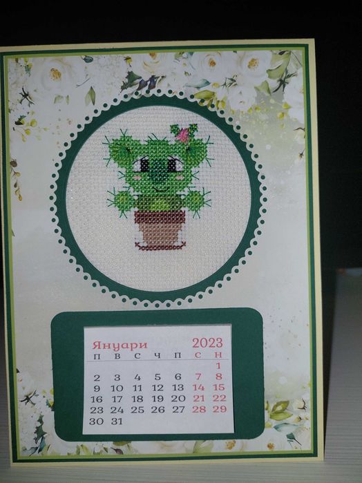 Налични настолни календари с ръчно бродирана шевица