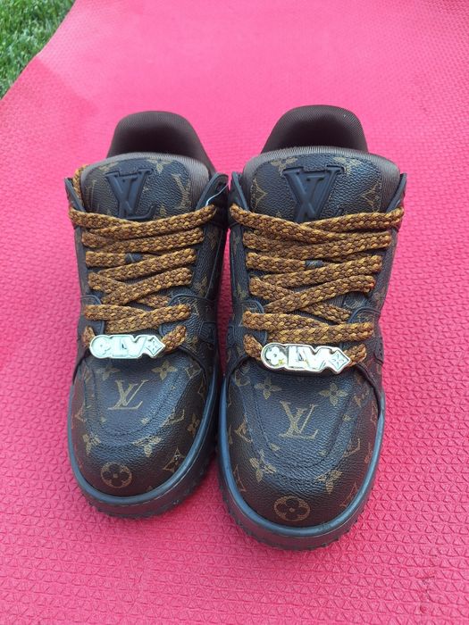 Pantofi Luois Vuitton nr 43 pret 499 euro