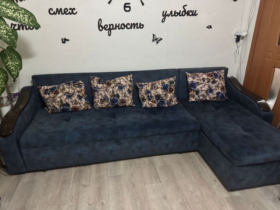 Диван расклодной с отсеком для белья