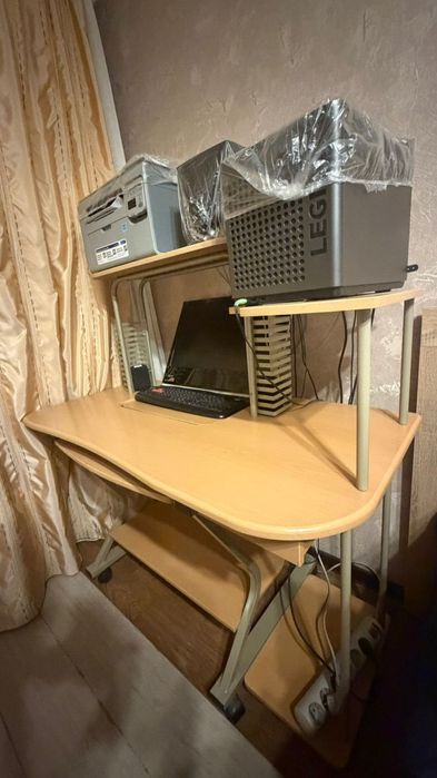Продам компьютерный стол