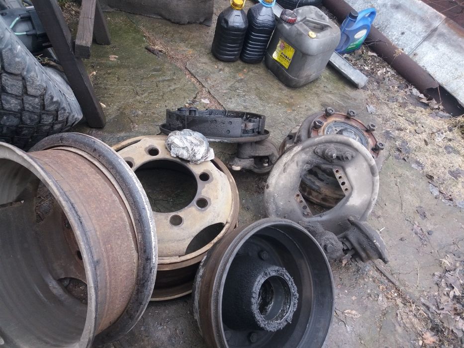 ступица зил 4331 переднея в комплекте.