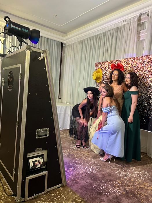 Oglinda Magica / photo booth / cabina foto/ poza la minut/ evenimente