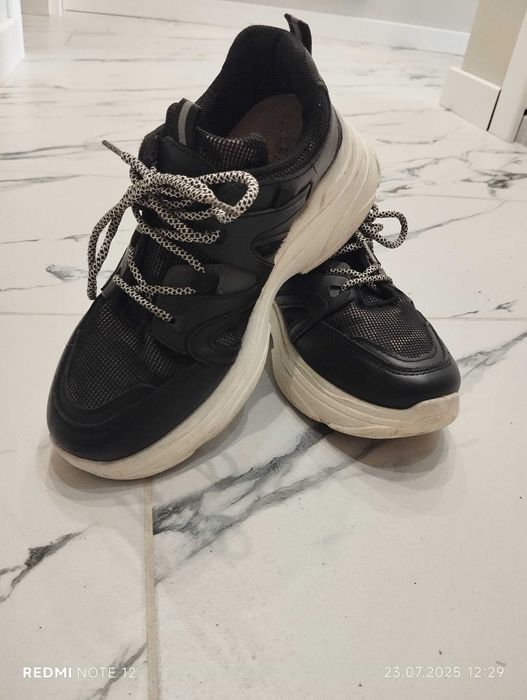 Дамски черни кецове