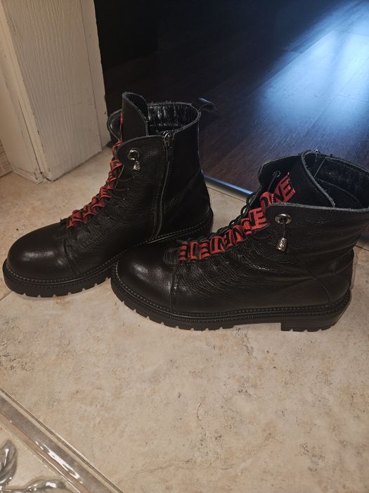 Черни кожени боти