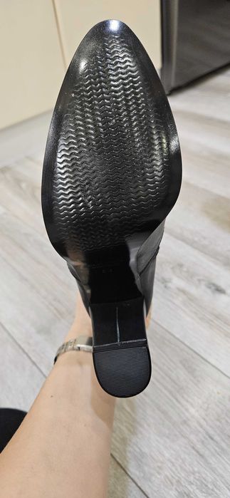 Черни ботуши Дарис, висок ток, неносени, само пробвани