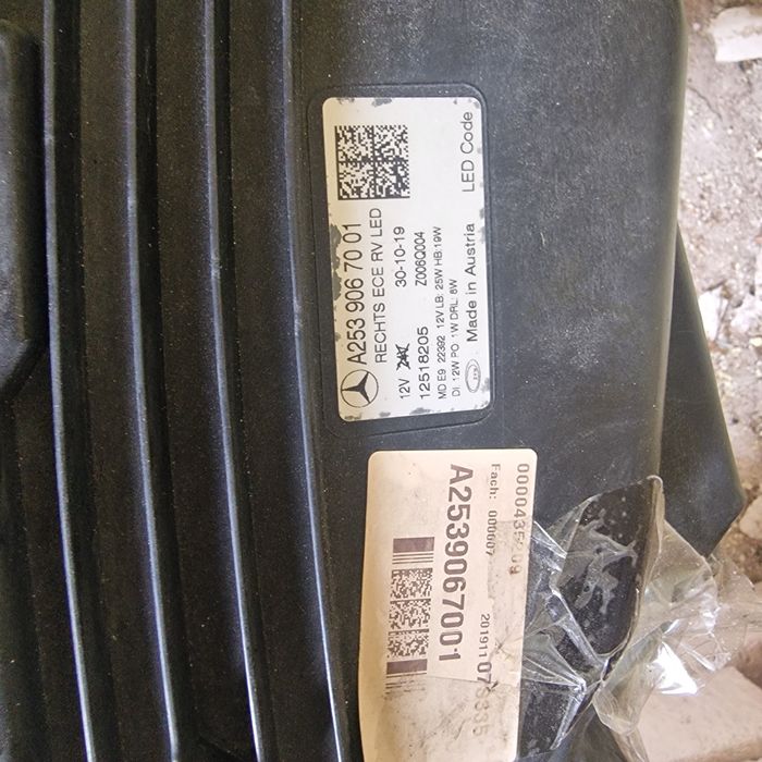 Mercedes Benz GLC facelift 2022 десен фар