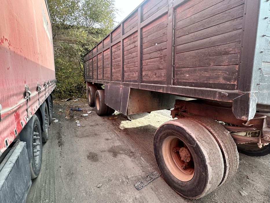 КАМАЗ с трехсоным прицепом