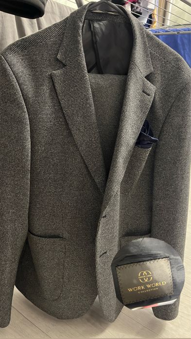 Продам мужские костюмы