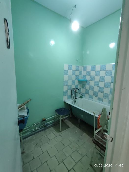 Срочно продаётся квартира Мирабадский р-н Куйлюк массив 4 2/7/9