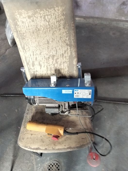 Vând macara electrica