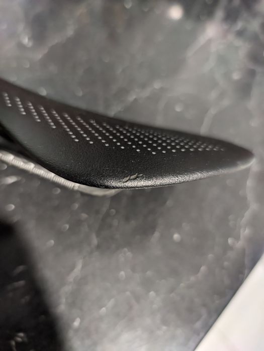 Vând șa carbon elitaone cursieră