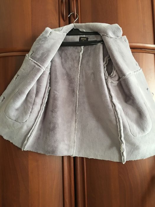 Продам искуственную дубленку для девочки 5-6 лет