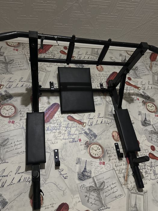 Турник настенный