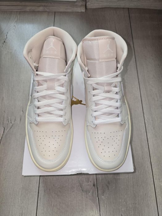 Dune London , VEJA,JORDAN AIR MIT 1,NIKE Free Metco N нови