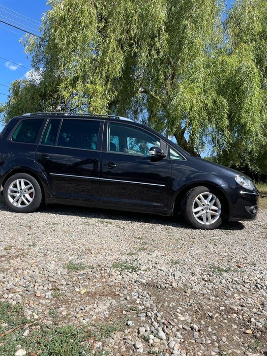 Vând Wv Touran an 2008 2.0D 6+1 manual Mașina este în stare impecabila