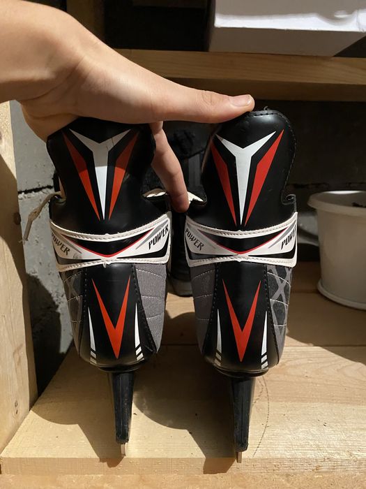 Хоккейные коньки