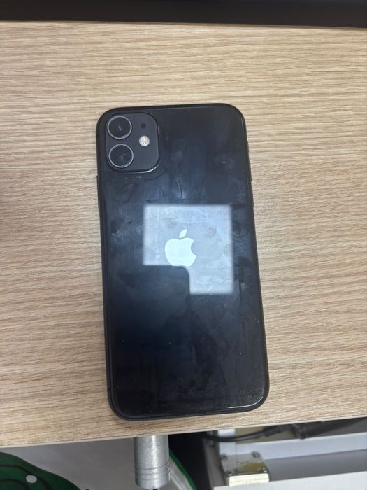 iPhone 11 черного цвета на 64 гб