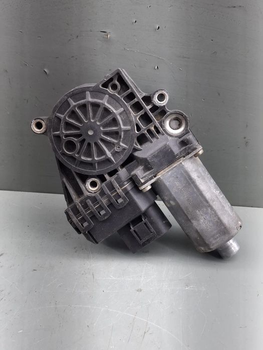 Motoras macara geam fata dreapta 0 130 821 774 Audi A6 1999