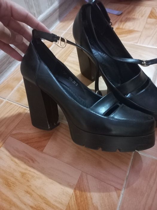 Продам туфли женские