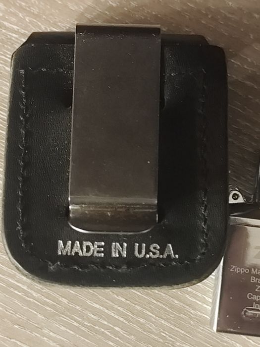 Bricheta și husa Zippo