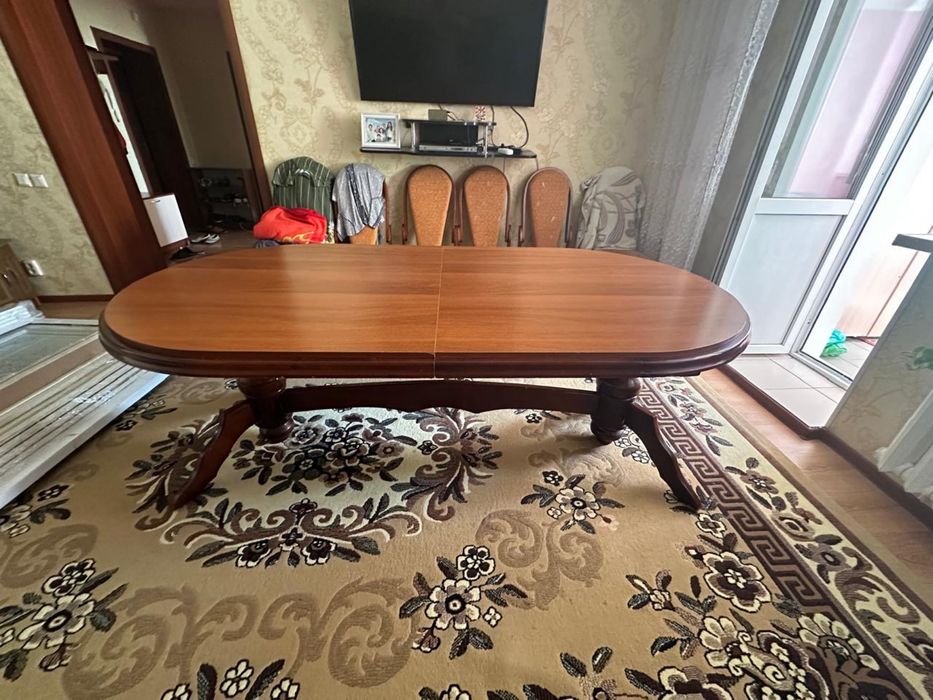 Продам стол дерево