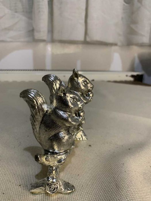 Sararita din metal Veverite