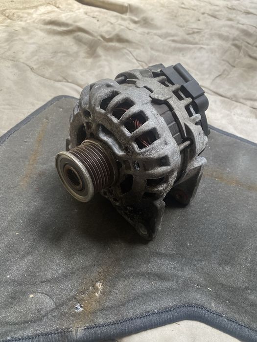 Alternator 0.9 TCE Renault Clio 4/Dacia Sandero Logan 231006007R
