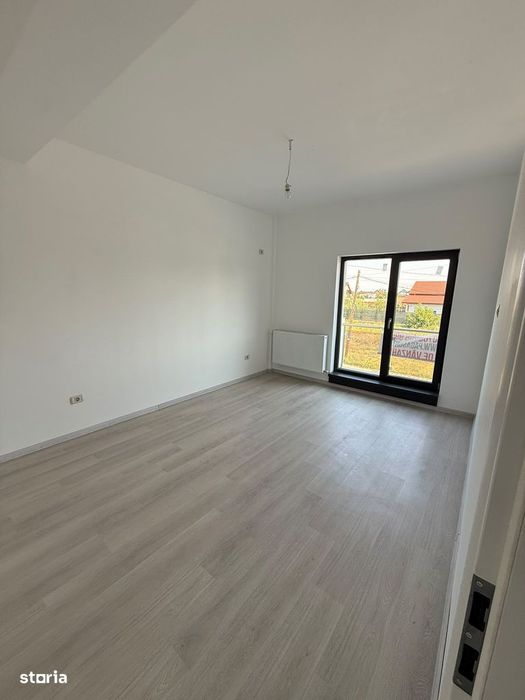 Casă de vânzare cu 3 camere și mansardă, toate utilitatile.
