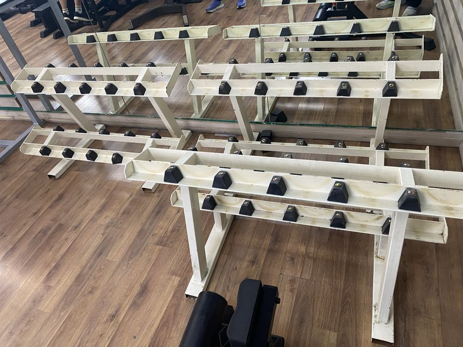 Стойки для гантелей