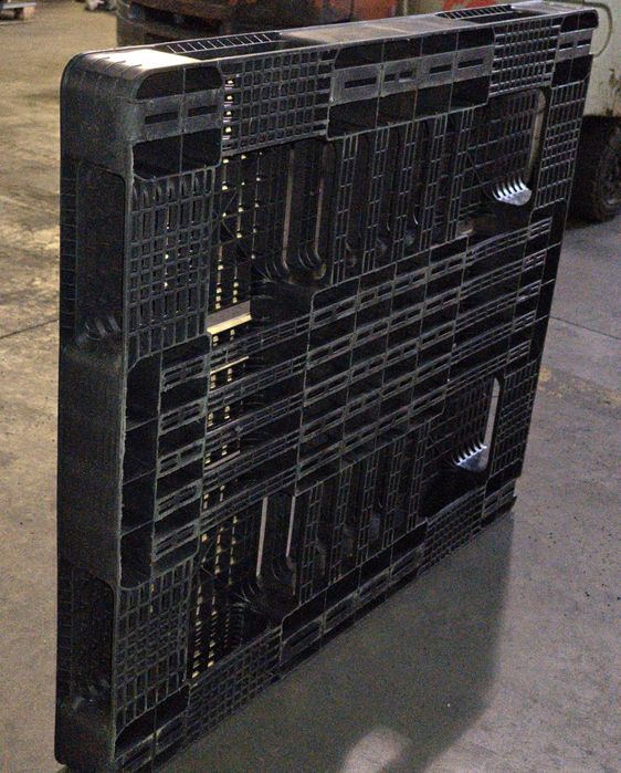 Пластмасови палети 1300/1100/120мм