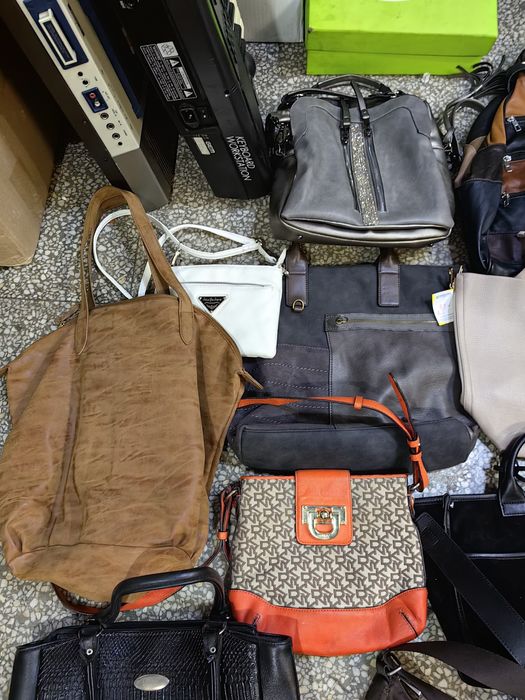 На едро дамски чанти 23 броя за 180 лв